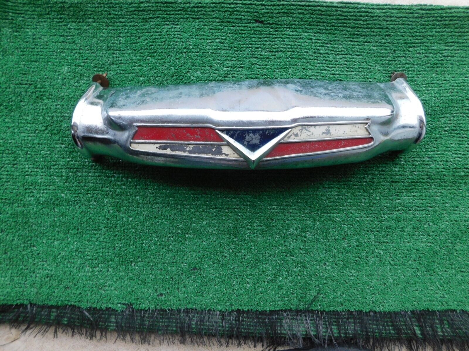 1957 Chevrolet Belair center of front grille repair piece 57 Chevy